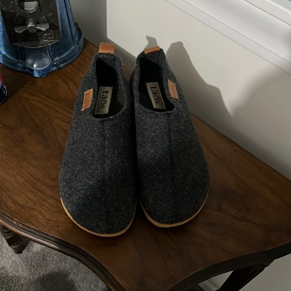 Taos Wonderwool Clog. Brand new size Eur 38 (7-7.5)